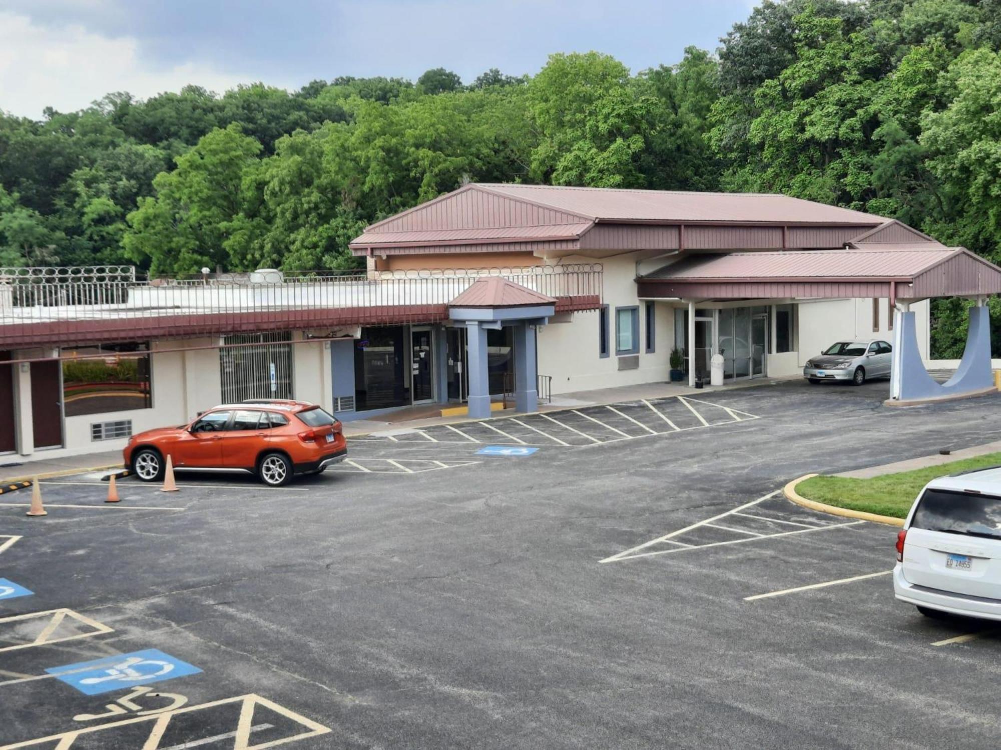 Americas Best Value Inn Moline Extérieur photo