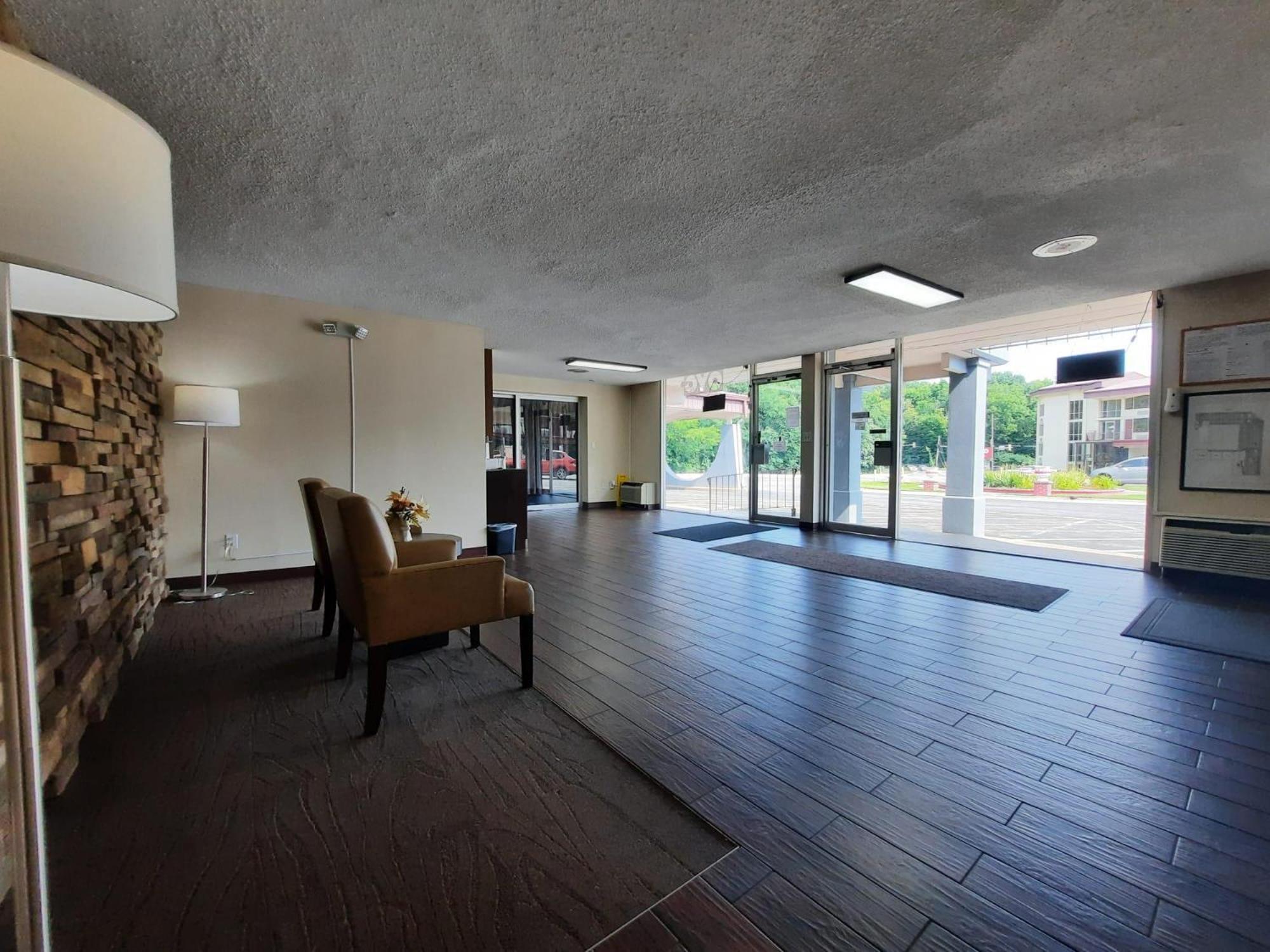 Americas Best Value Inn Moline Extérieur photo